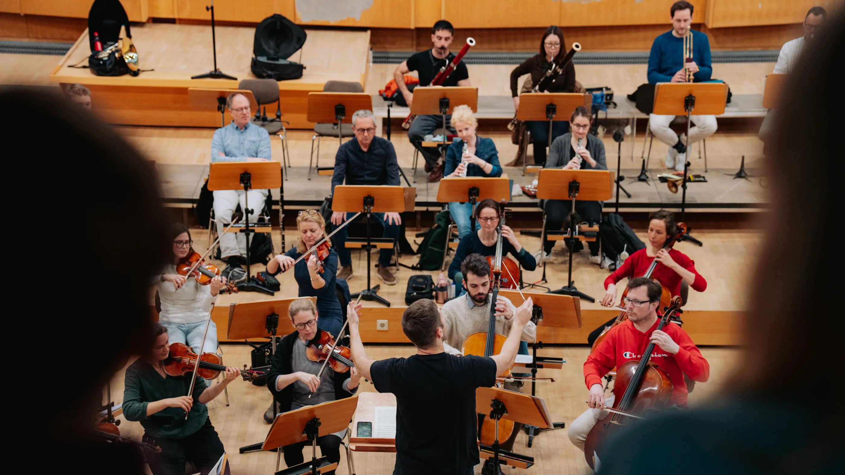 Roberto González-Monjas dirigiert das Mozarteumorchester bei den Salzburger Festspielen.