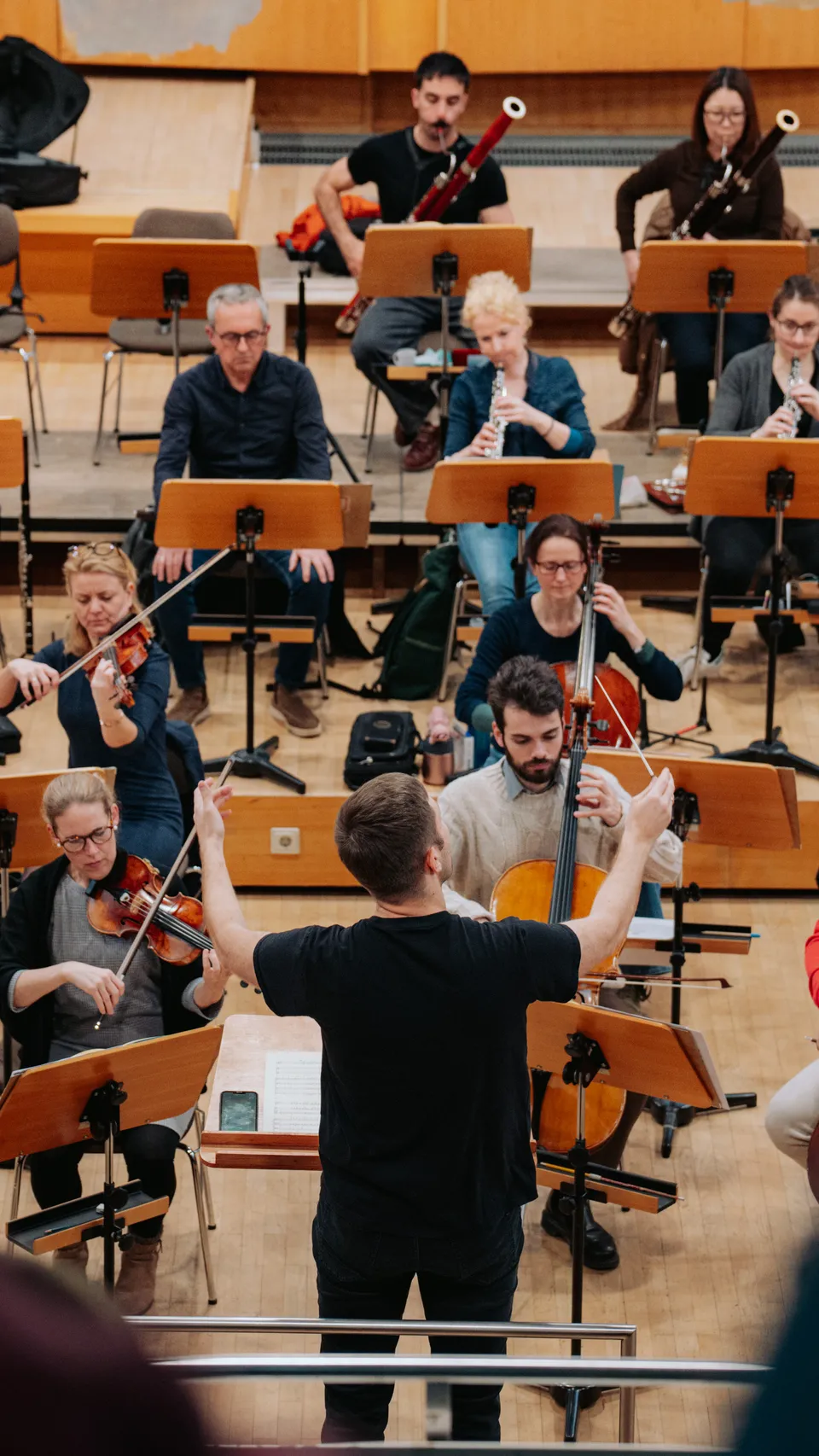 Roberto González-Monjas dirigiert das Mozarteumorchester bei den Salzburger Festspielen.