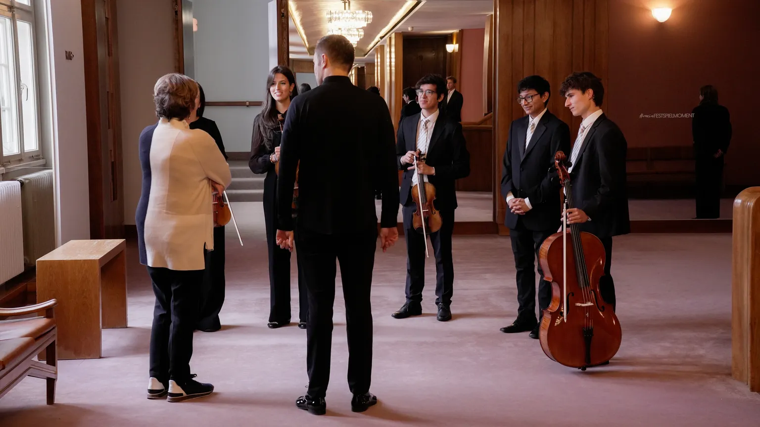 Die Akademist:innen der Constanze Mozart Orchesterakademie im Gespräch mit Roberto González-Monjas und Helga Rabl-Stadler.